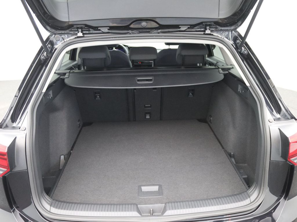 Volkswagen Golf 2023 г. Чёрный, пробег 57500 км