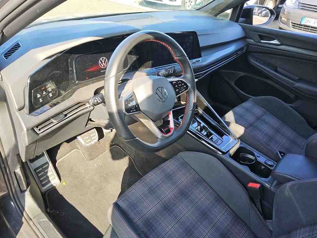 Volkswagen Golf 2023 г. Серый, пробег 28300 км