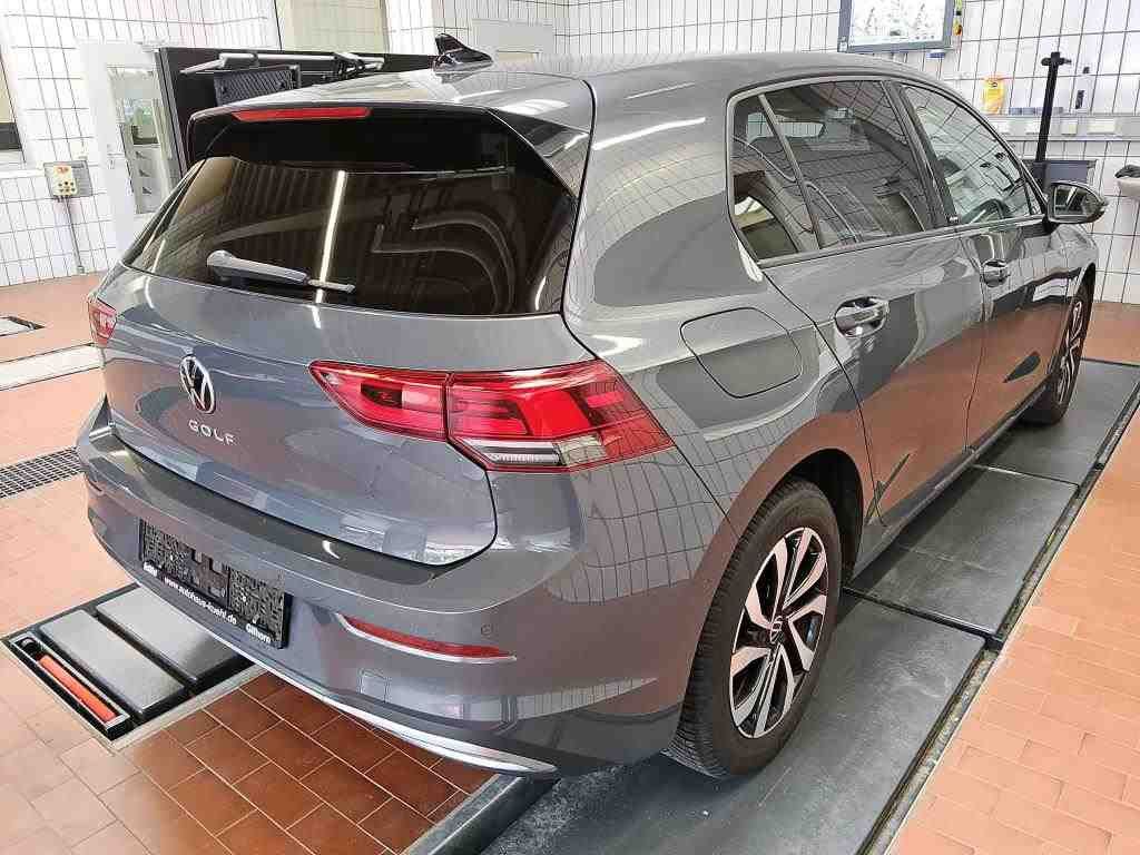 Volkswagen Golf 2023 г. Серый, пробег 58500 км