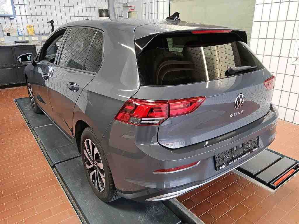 Volkswagen Golf 2023 г. Серый, пробег 58500 км