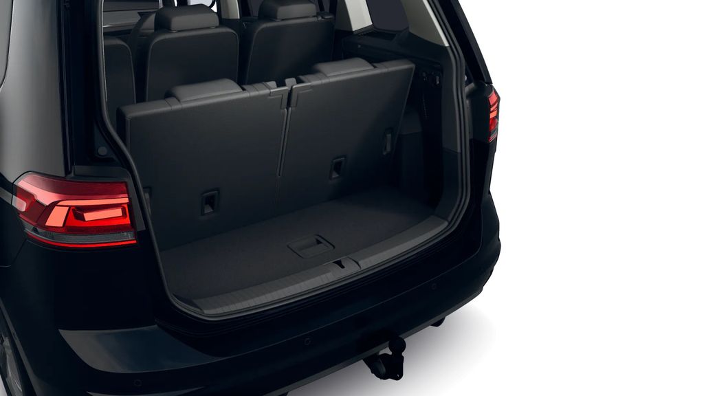 Volkswagen Touran 2026 г. Чёрный, пробег 27200 км