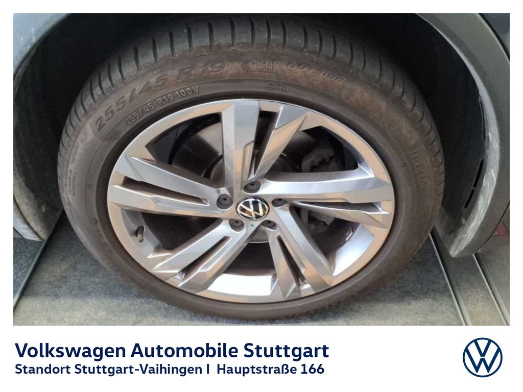 Volkswagen Tiguan 2023 г. Серый, пробег 49732 км