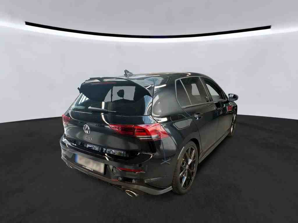 Volkswagen Golf 2023 г. Чёрный, пробег 34100 км