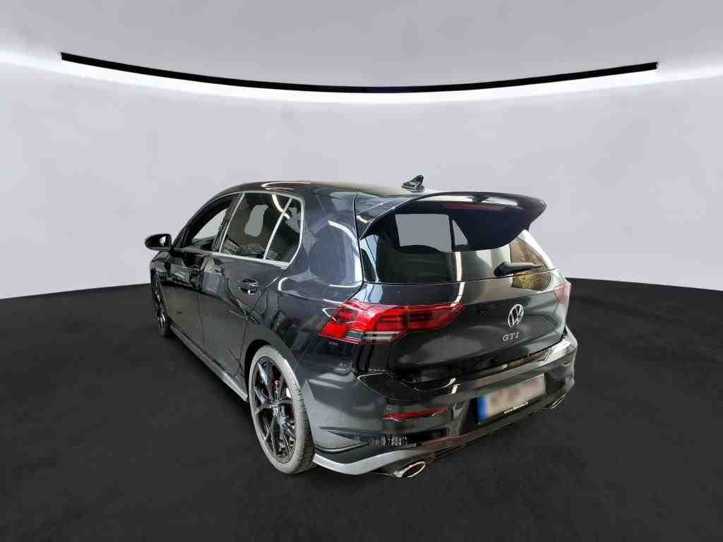 Volkswagen Golf 2023 г. Чёрный, пробег 34100 км