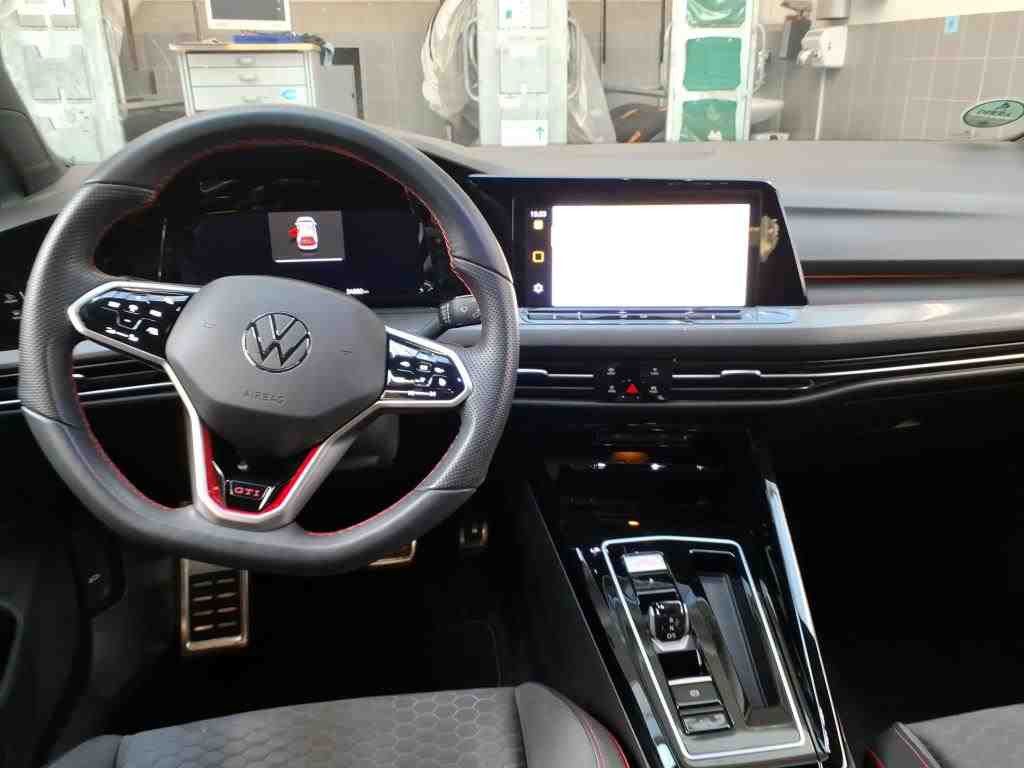 Volkswagen Golf 2023 г. Чёрный, пробег 34100 км