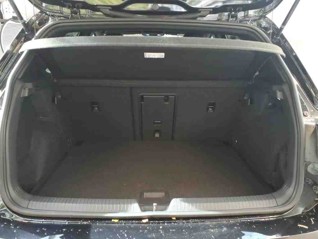 Volkswagen Golf 2023 г. Чёрный, пробег 34100 км