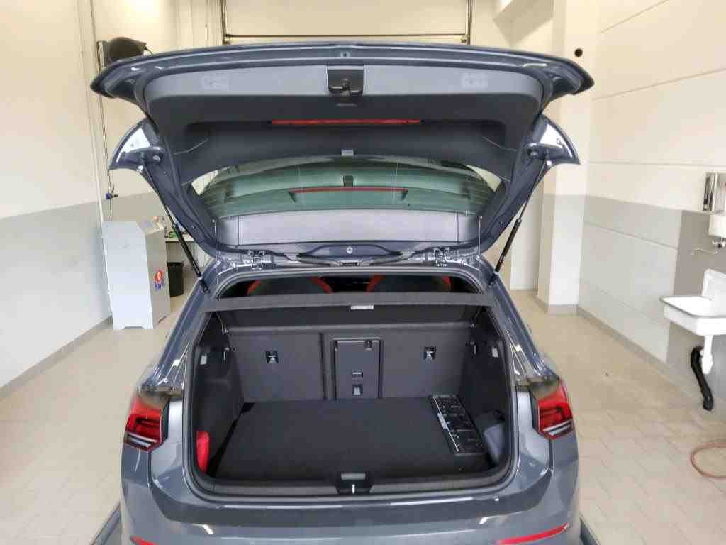 Volkswagen Golf 2023 г. Серый, пробег 55200 км