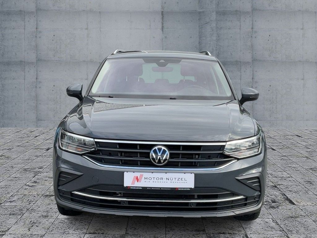 Volkswagen Tiguan 2023 г. Серый, пробег 51349 км