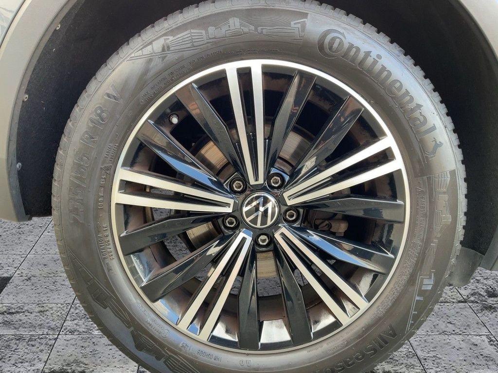 Volkswagen Tiguan 2023 г. Серый, пробег 51349 км