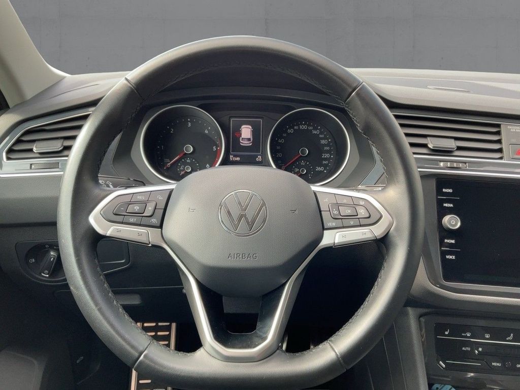 Volkswagen Tiguan 2023 г. Серый, пробег 51349 км