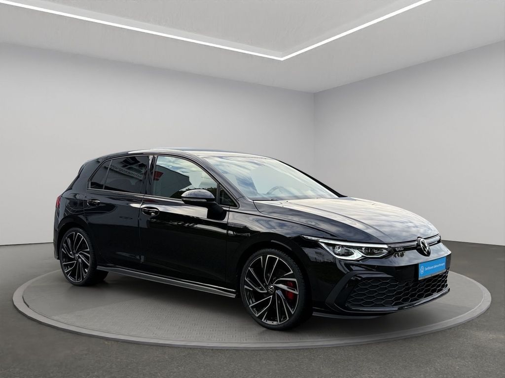 Volkswagen Golf 2023 г. Чёрный, пробег 23657 км
