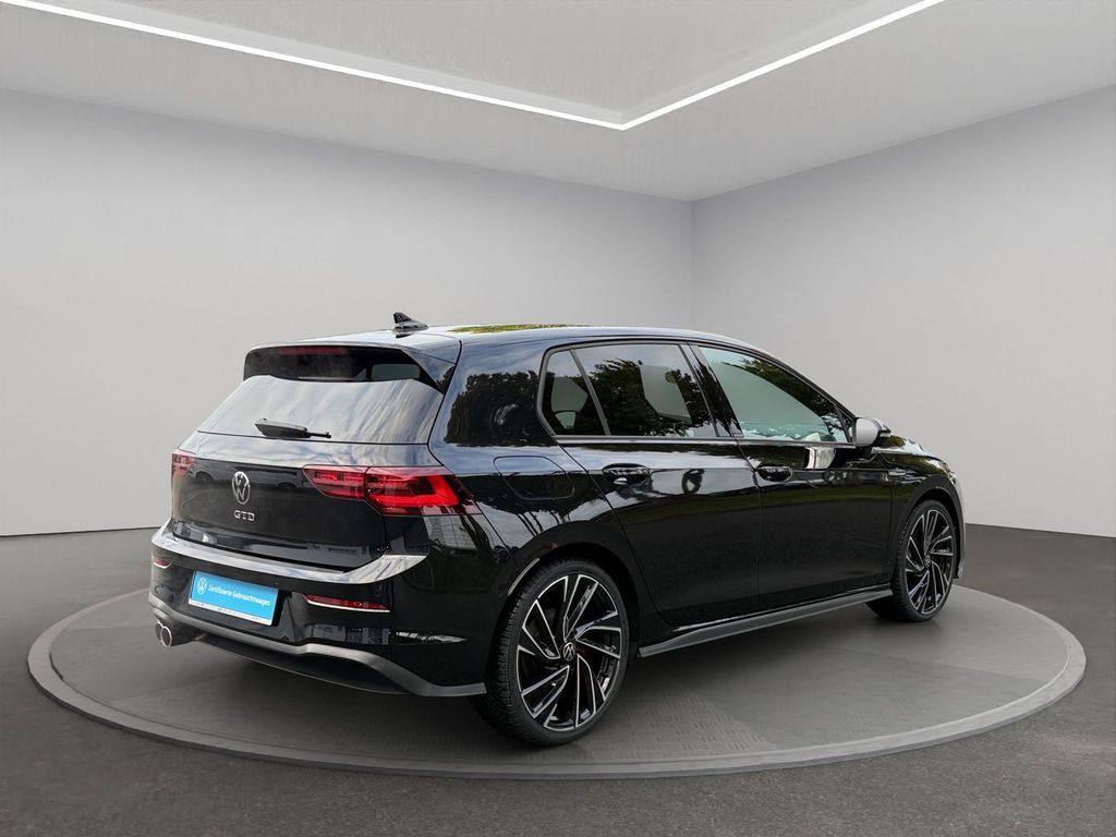 Volkswagen Golf 2023 г. Чёрный, пробег 23657 км