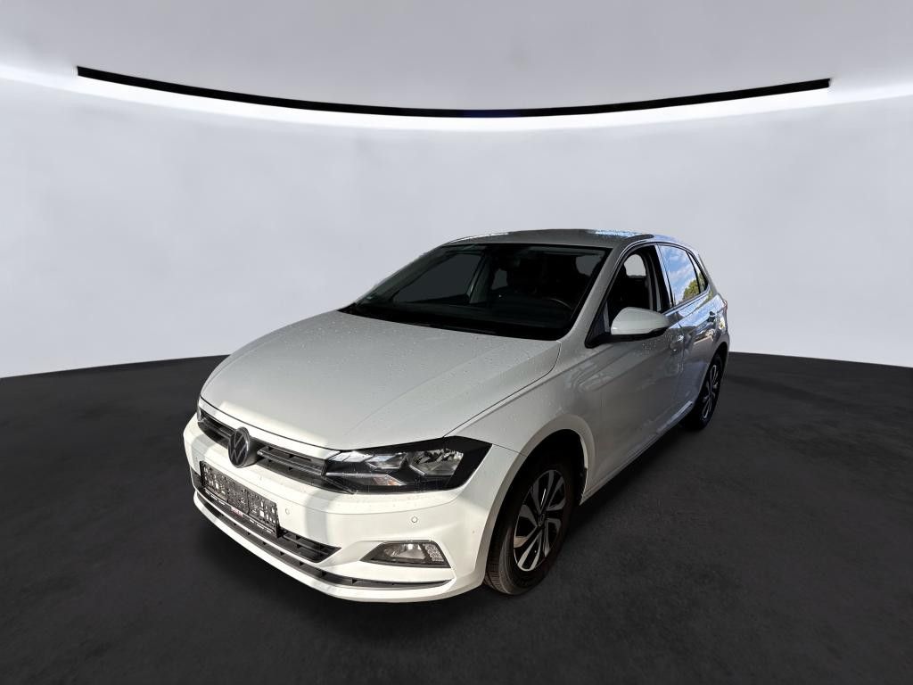 Volkswagen Polo 2022 г. Белый, пробег 40800 км