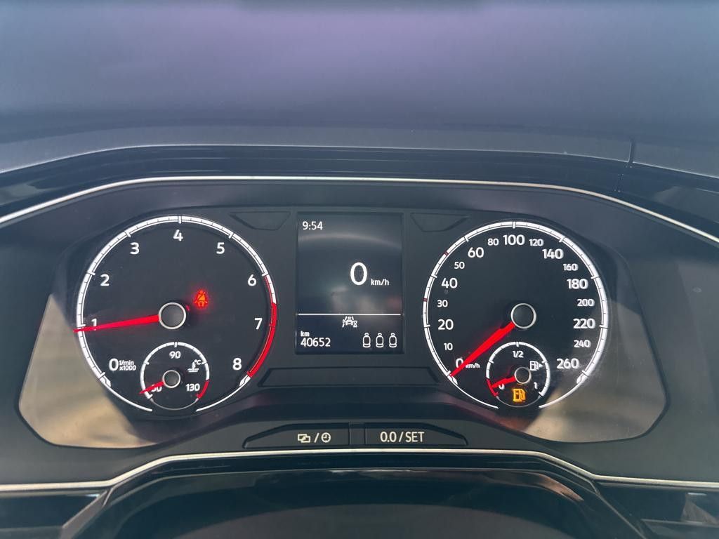 Volkswagen Polo 2022 г. Белый, пробег 40800 км