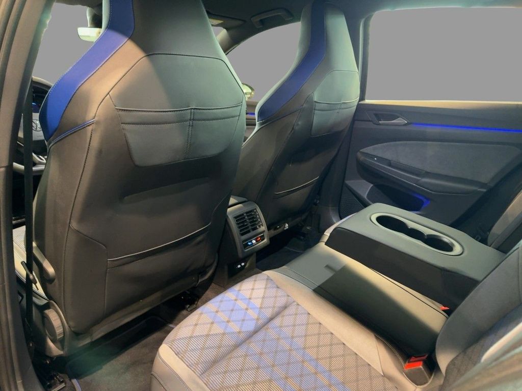 Volkswagen Golf 2024 г. Чёрный, пробег 14650 км
