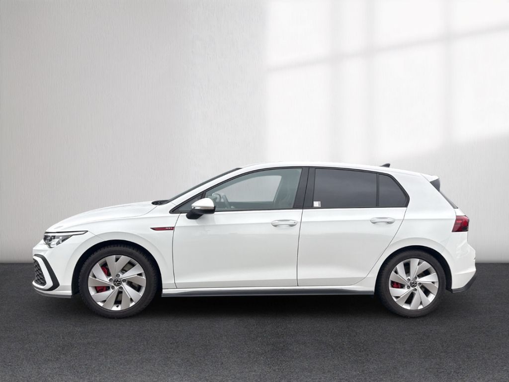 Volkswagen Golf 2024 г. Белый, пробег 16803 км