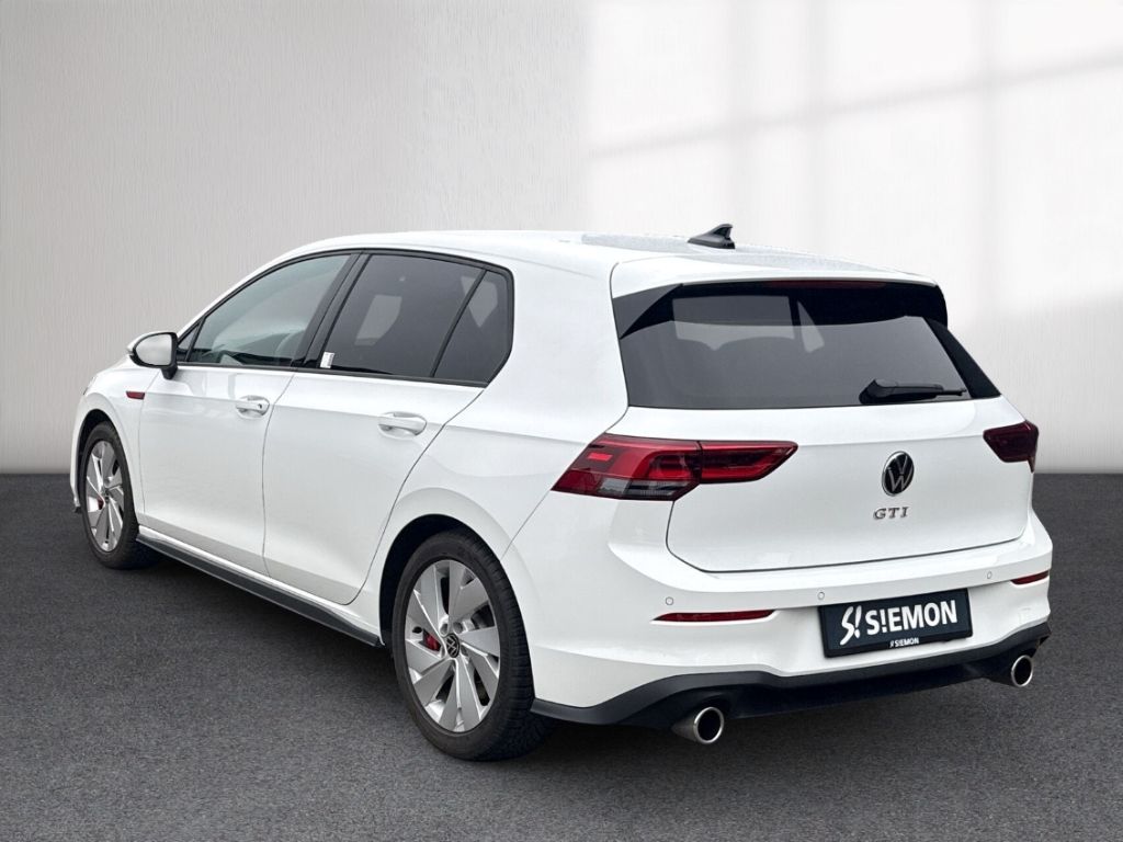 Volkswagen Golf 2024 г. Белый, пробег 16803 км