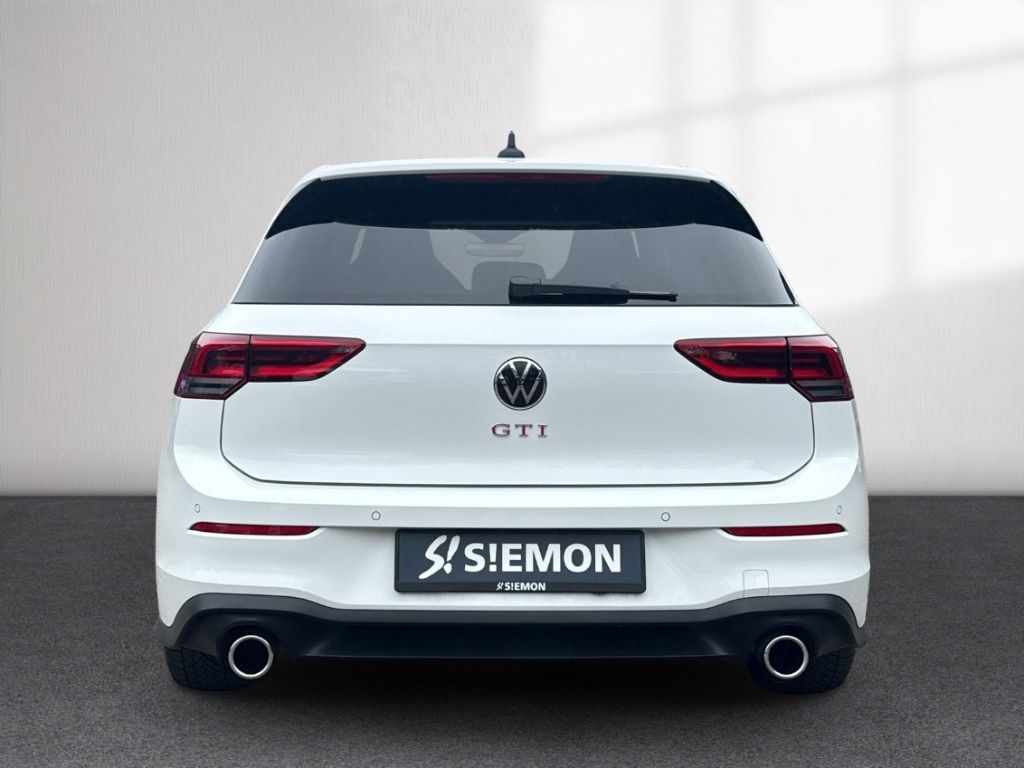 Volkswagen Golf 2024 г. Белый, пробег 16803 км