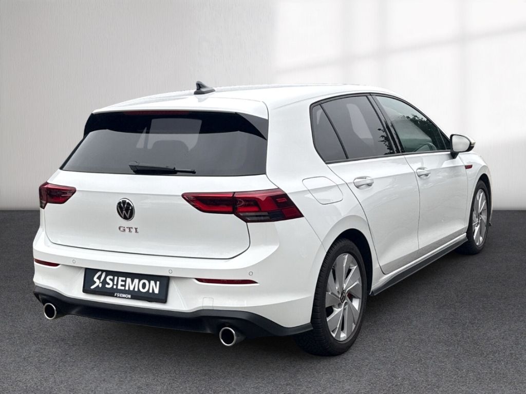 Volkswagen Golf 2024 г. Белый, пробег 16803 км