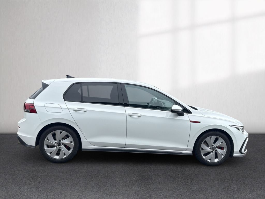 Volkswagen Golf 2024 г. Белый, пробег 16803 км