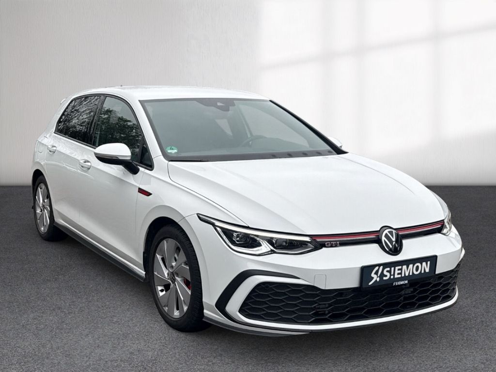 Volkswagen Golf 2024 г. Белый, пробег 16803 км