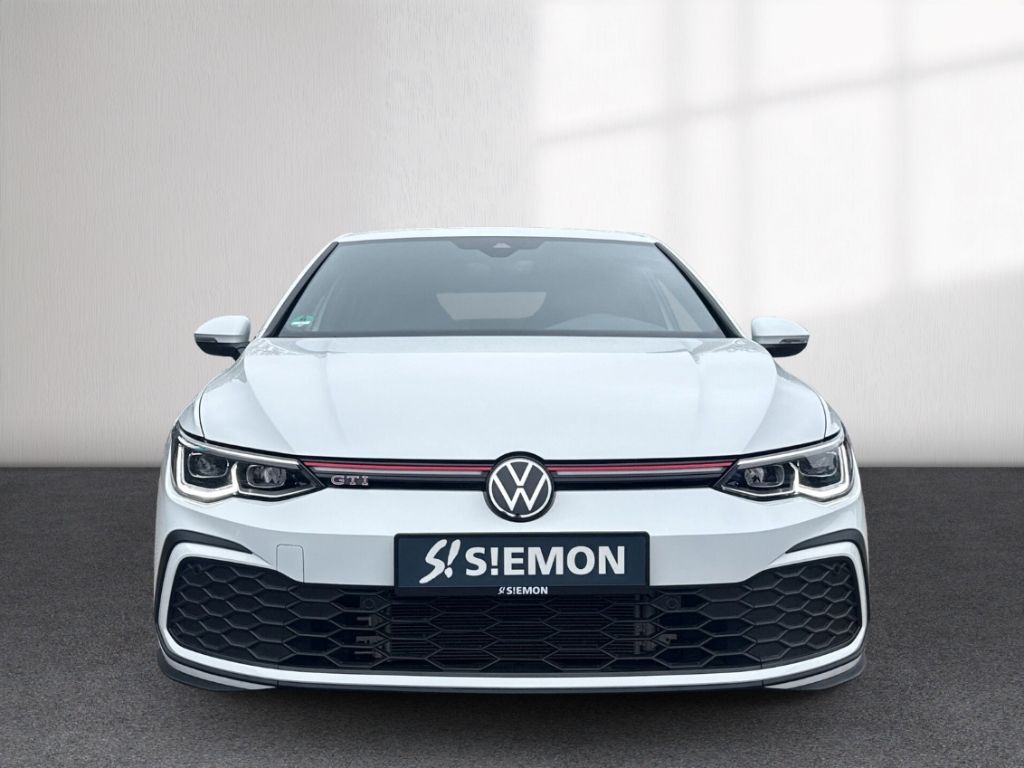 Volkswagen Golf 2024 г. Белый, пробег 16803 км