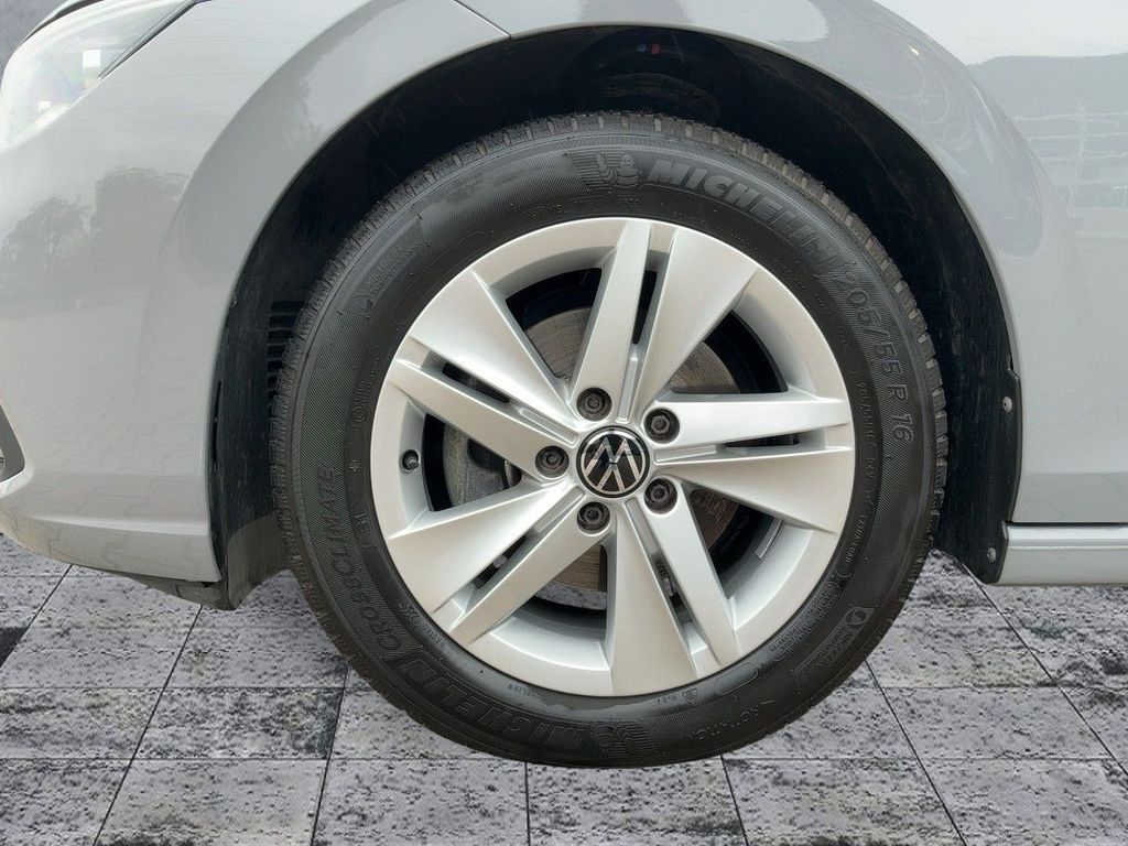 Volkswagen Golf 2023 г. Серый, пробег 48335 км