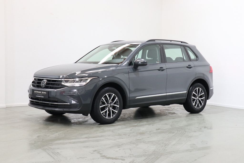 Volkswagen Tiguan 2023 г. Серый, пробег 55900 км