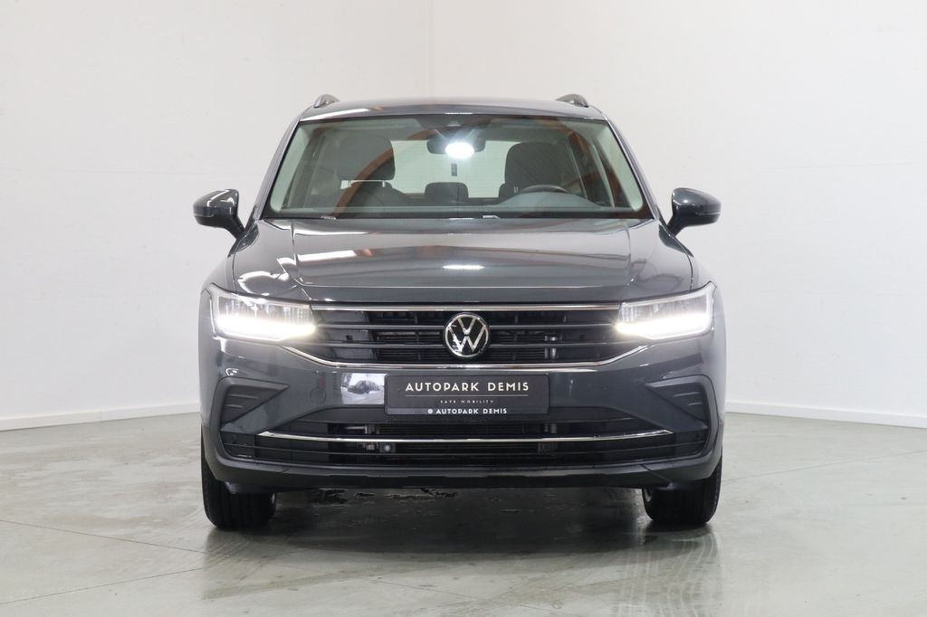 Volkswagen Tiguan 2023 г. Серый, пробег 55900 км