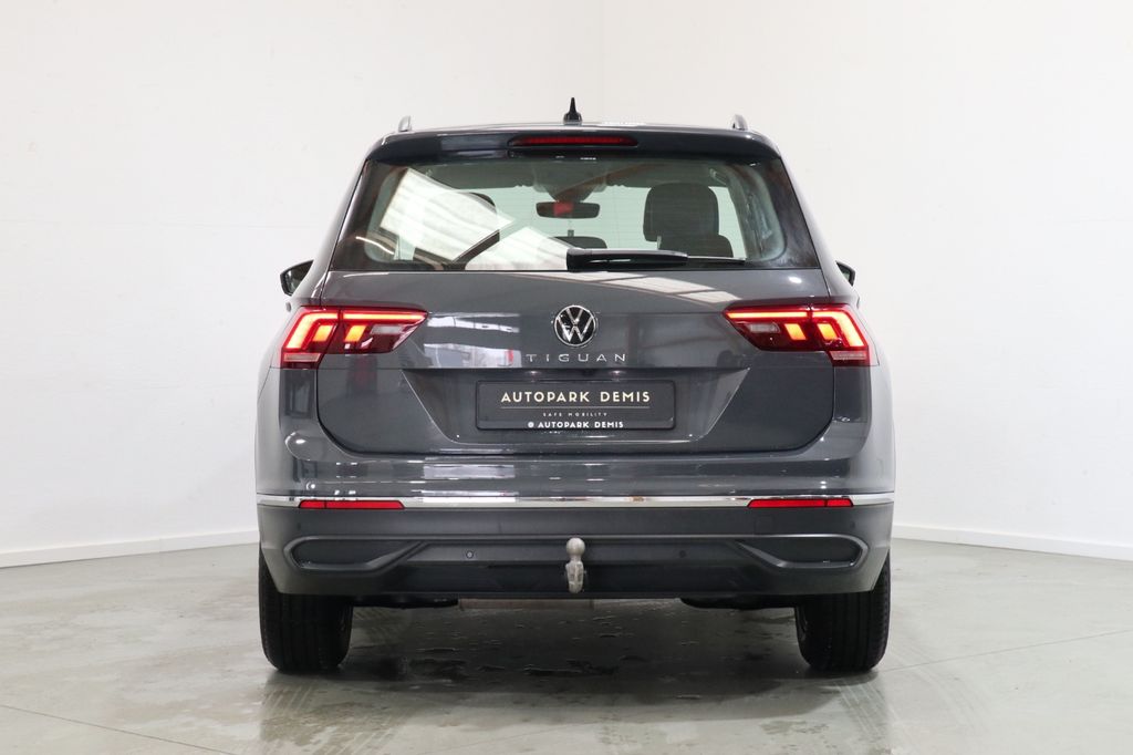 Volkswagen Tiguan 2023 г. Серый, пробег 55900 км