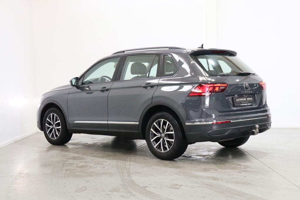 Volkswagen Tiguan 2023 г. Серый, пробег 55900 км
