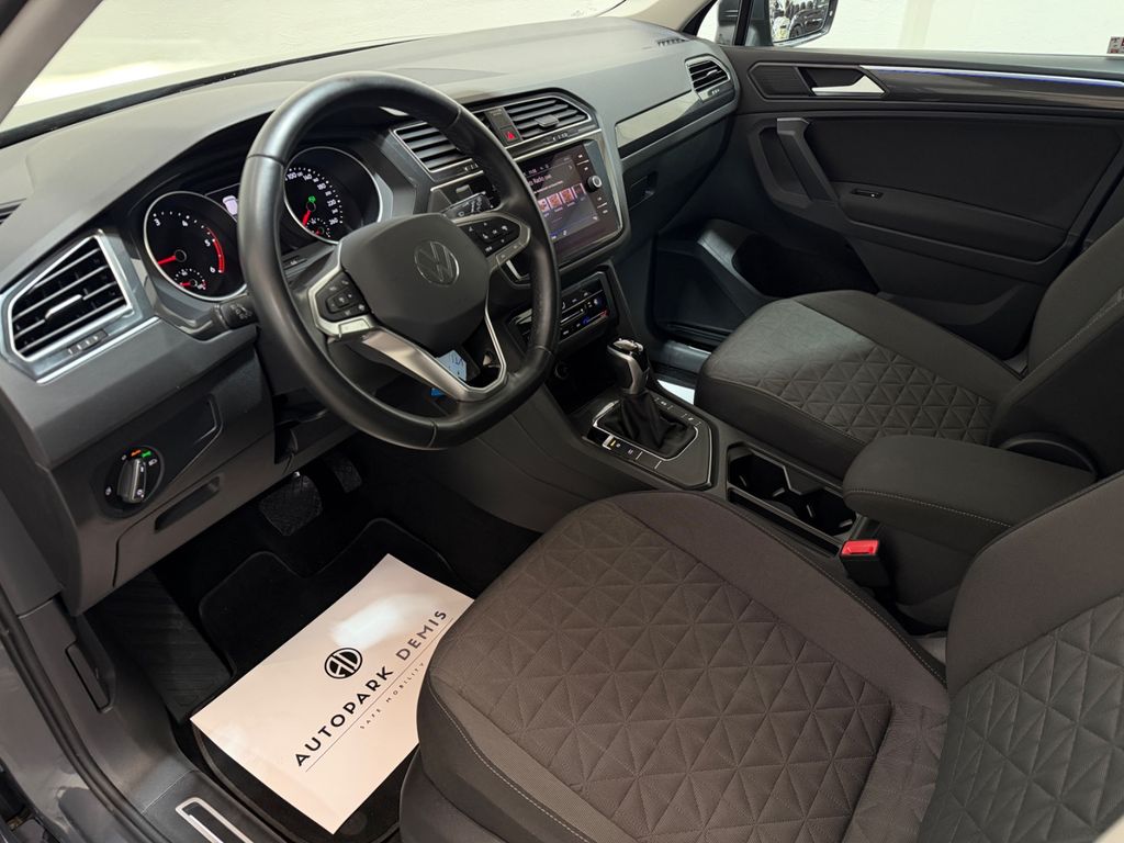 Volkswagen Tiguan 2023 г. Серый, пробег 55900 км