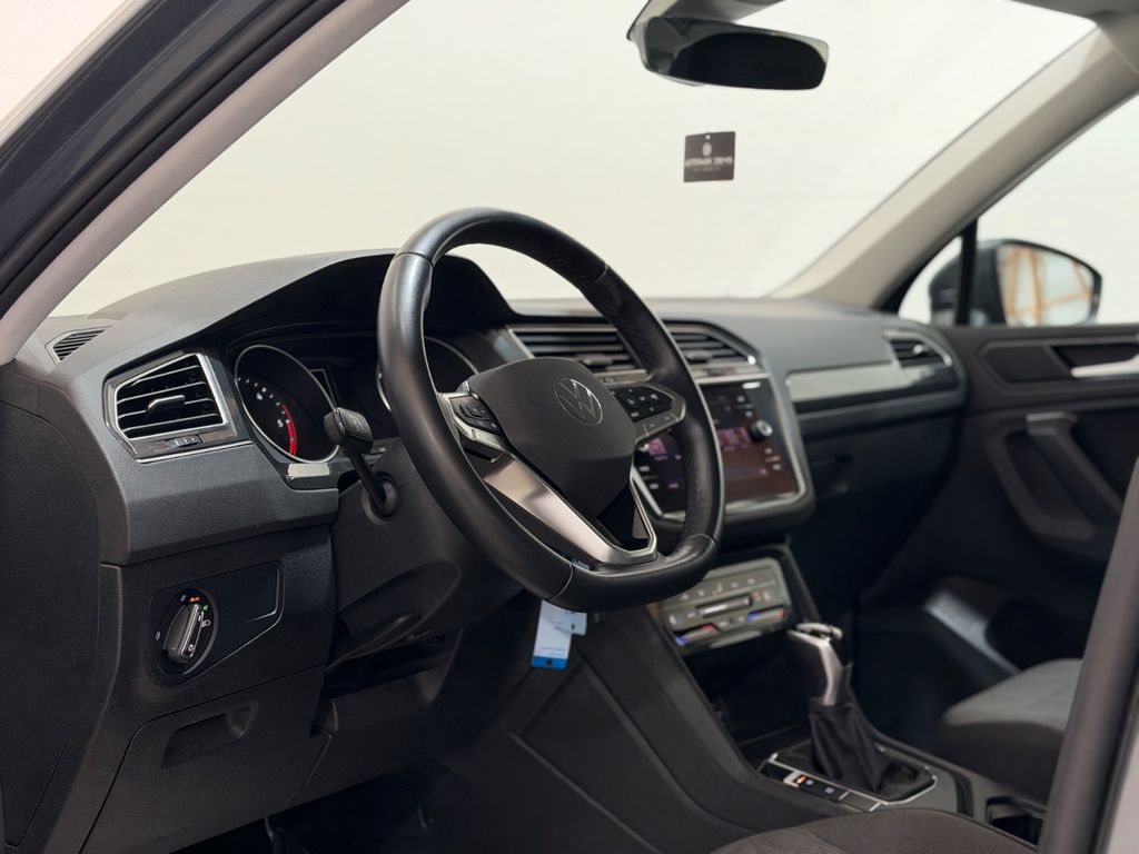 Volkswagen Tiguan 2023 г. Серый, пробег 55900 км