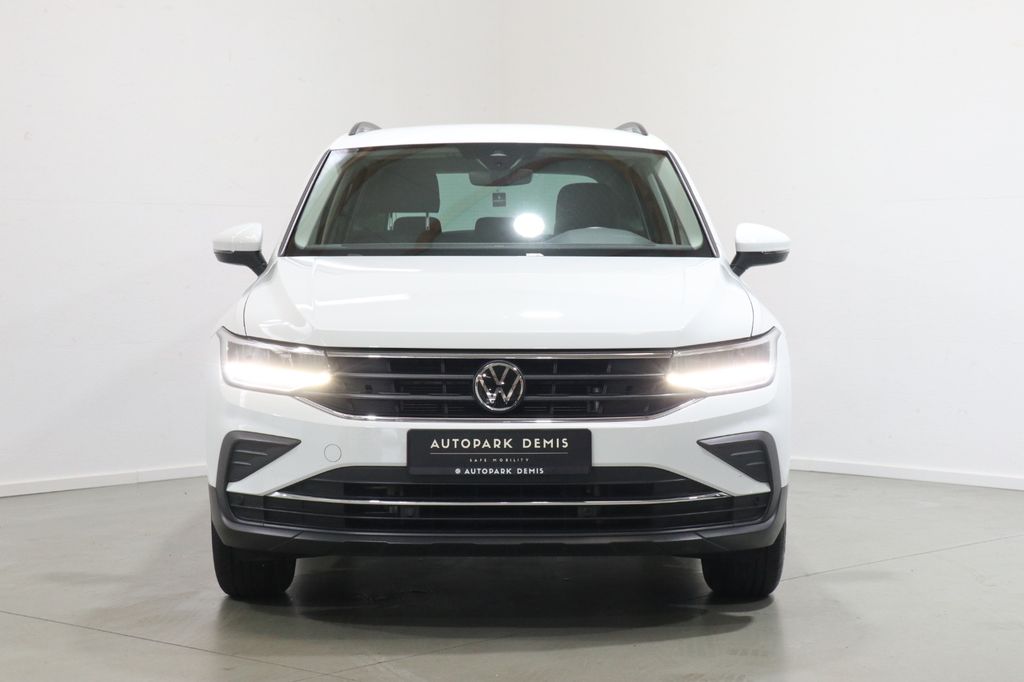 Volkswagen Tiguan 2022 г. Белый, пробег 53300 км
