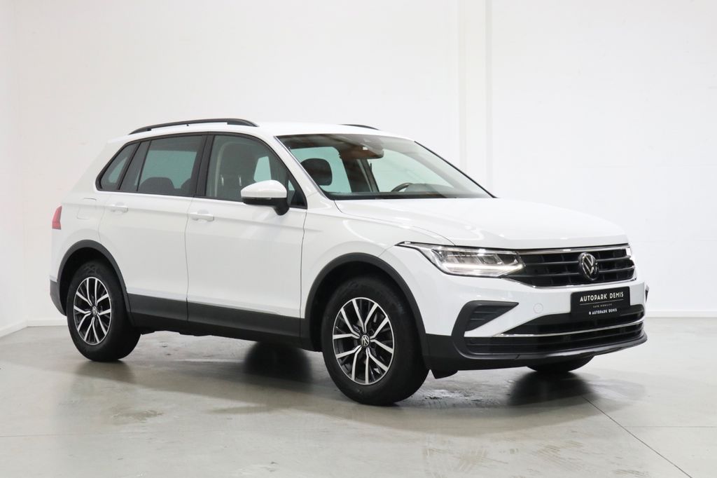 Volkswagen Tiguan 2022 г. Белый, пробег 53300 км