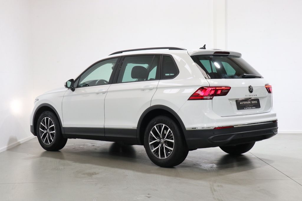 Volkswagen Tiguan 2022 г. Белый, пробег 53300 км