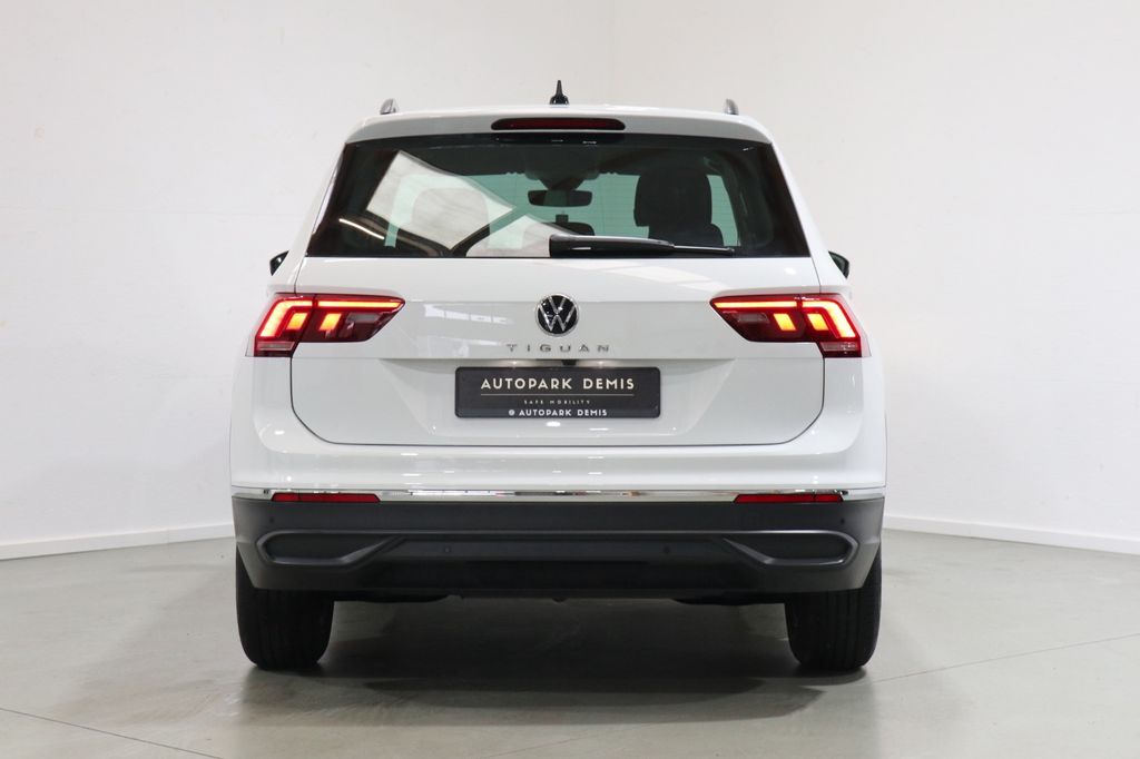 Volkswagen Tiguan 2022 г. Белый, пробег 53300 км
