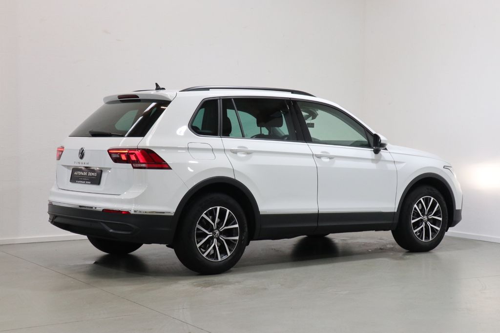 Volkswagen Tiguan 2022 г. Белый, пробег 53300 км