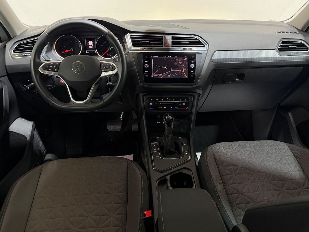 Volkswagen Tiguan 2022 г. Белый, пробег 53300 км