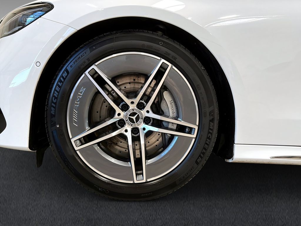 Mercedes-Benz E 220 2025 г. Белый, пробег 36120 км