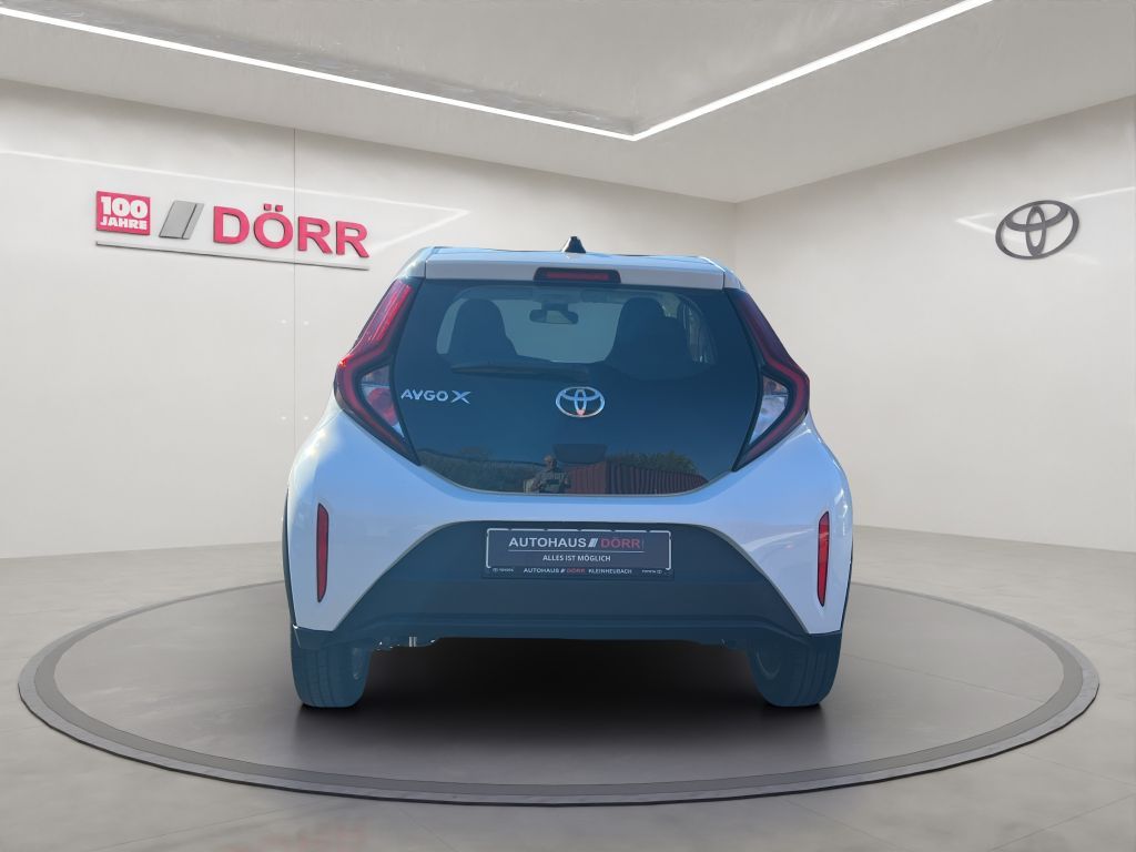 Toyota AYGO (X) 2022 г. Белый, пробег 60000 км