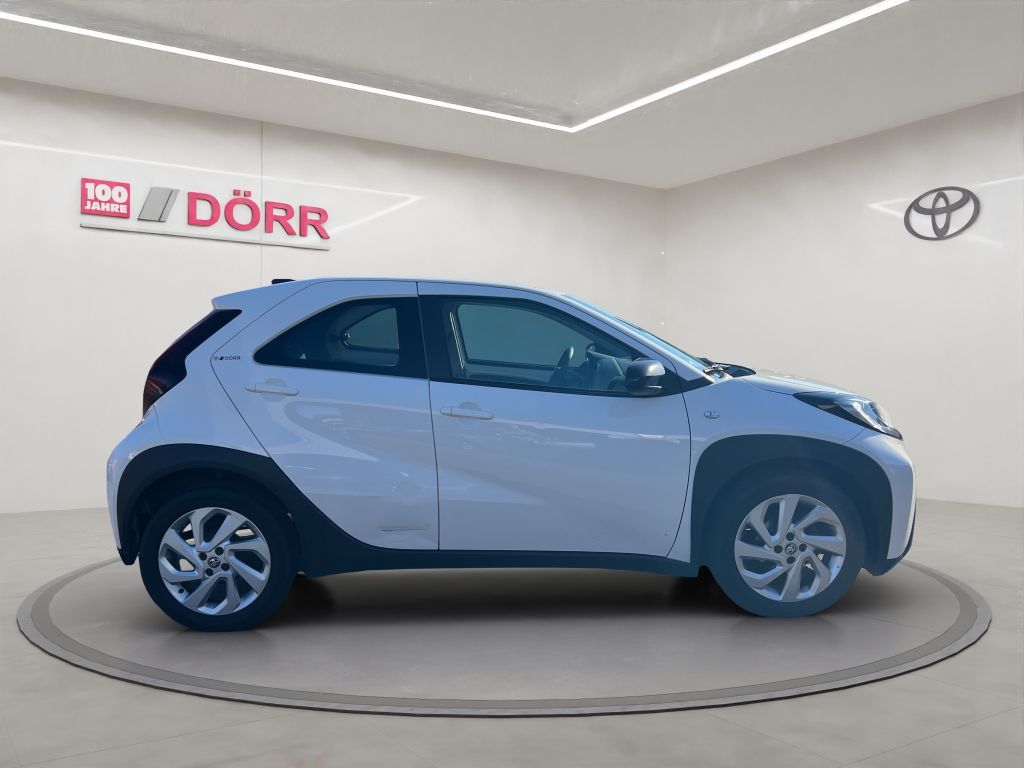 Toyota AYGO (X) 2022 г. Белый, пробег 60000 км