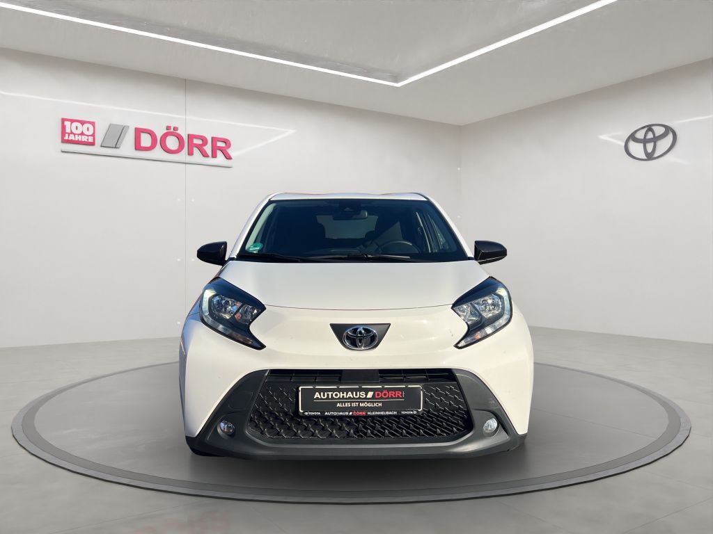Toyota AYGO (X) 2022 г. Белый, пробег 60000 км