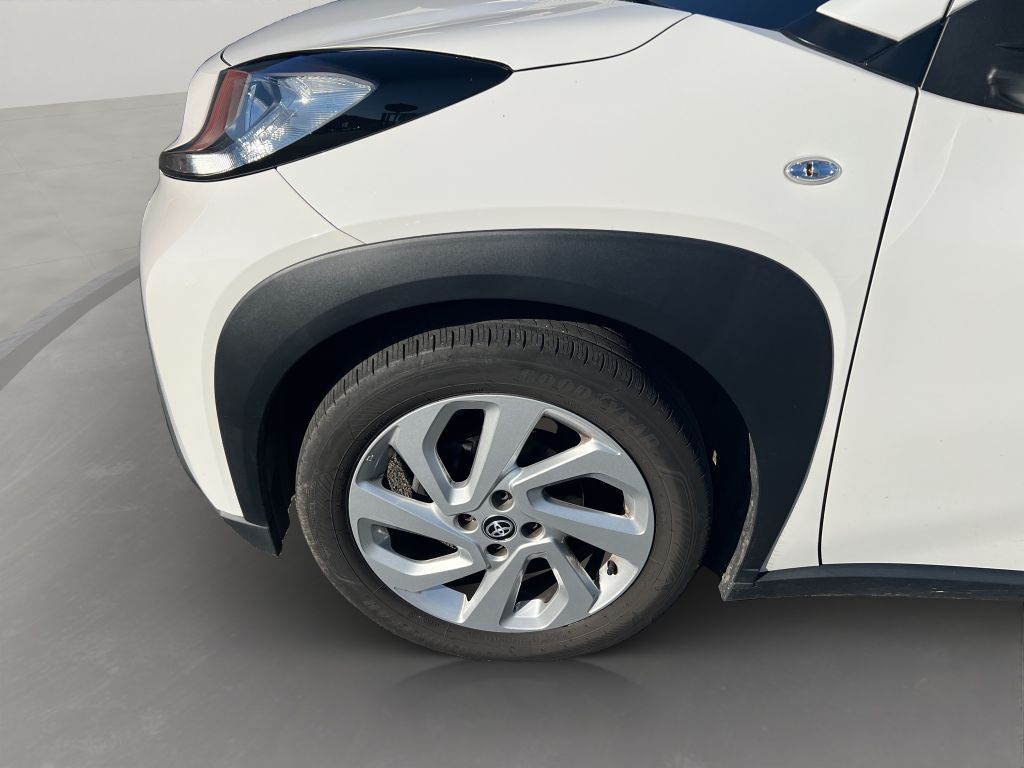 Toyota AYGO (X) 2022 г. Белый, пробег 60000 км