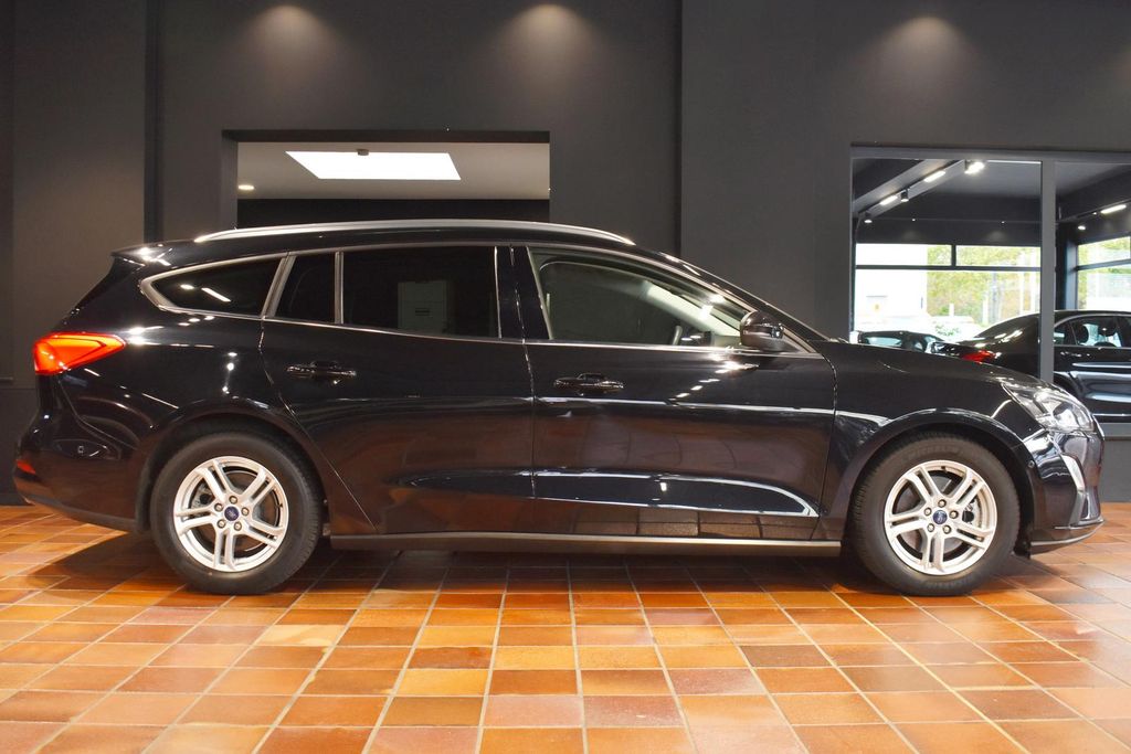 Ford Focus 2021 г. Чёрный, пробег 46970 км