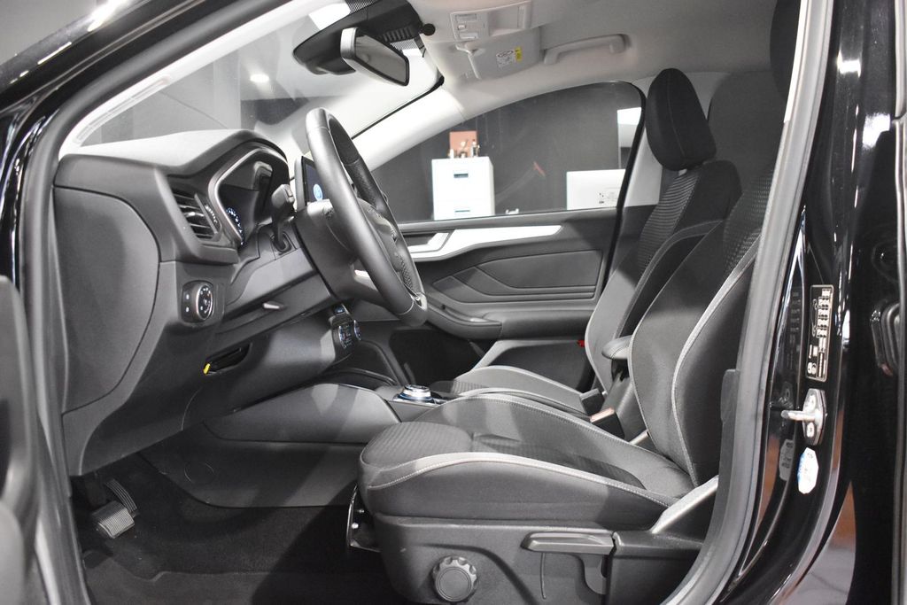 Ford Focus 2021 г. Чёрный, пробег 46970 км