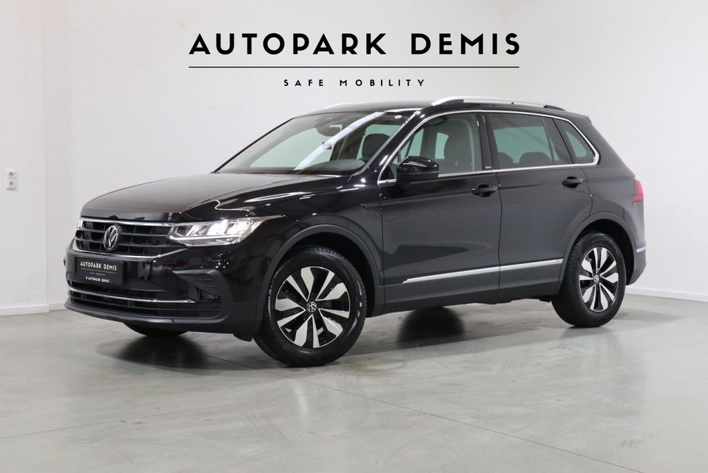 Volkswagen Tiguan 2023 г. Чёрный, пробег 57600 км
