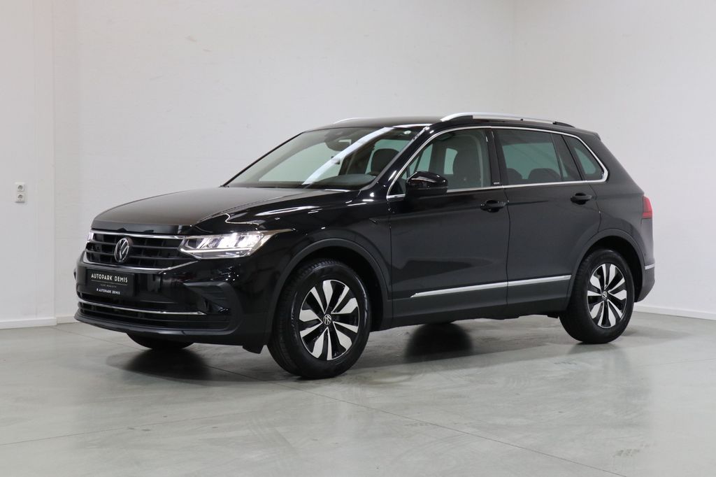 Volkswagen Tiguan 2023 г. Чёрный, пробег 57600 км