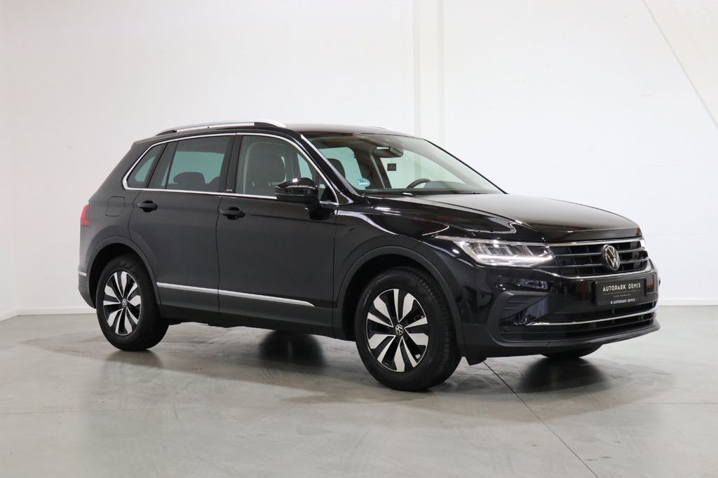 Volkswagen Tiguan 2023 г. Чёрный, пробег 57600 км