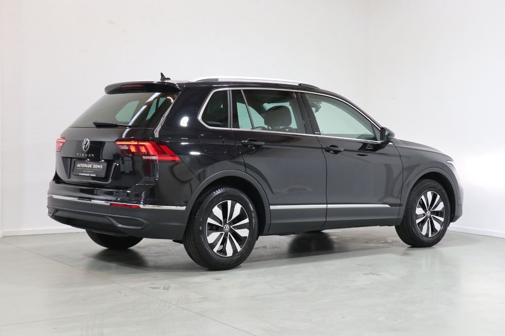 Volkswagen Tiguan 2023 г. Чёрный, пробег 57600 км